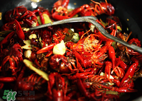 月經可以吃油燜大蝦嗎？經期能吃油燜大蝦嗎？