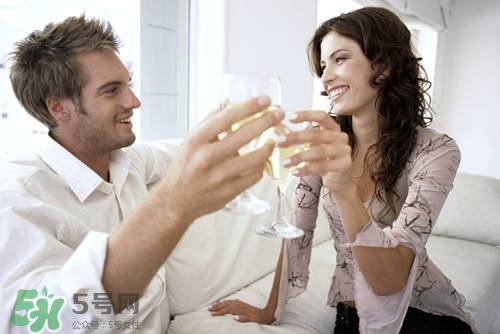 夫妻如何保持新鮮感？調(diào)情小技巧激發(fā)你的性欲
