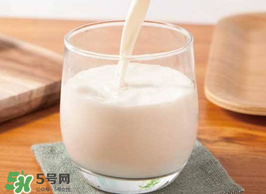 蠶豆和牛奶可以同吃嗎？吃蠶豆可以喝牛奶嗎？