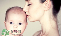 寶寶一般在什么時候會叫爸爸媽媽？寶寶說話和智力有關系嗎