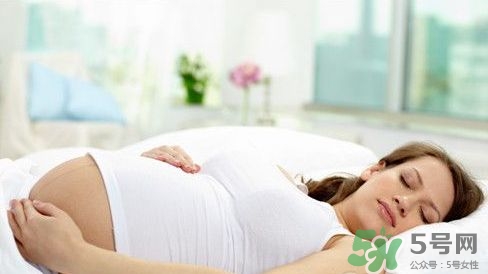 孕期什么睡姿對寶寶好？孕期怎么睡對胎兒好？