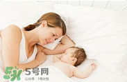 產(chǎn)后皮膚干燥起皮又很癢是怎么回事？生完小孩后皮膚特干怎么辦？