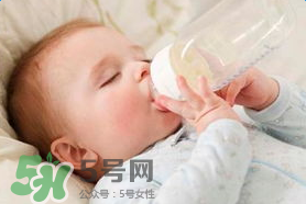 寶寶溢奶怎么辦？寶寶溢奶怎么做？