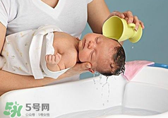 嬰兒洗頭怎么洗？嬰兒洗頭注意事項(xiàng)