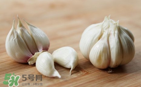 蒜頭發芽了還能吃嗎？蒜頭發芽了芽心能吃嗎