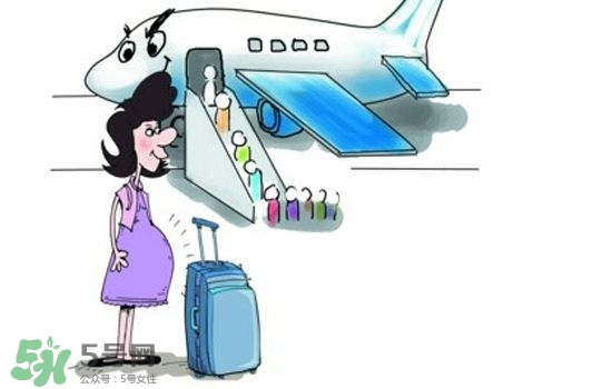 孕婦可以坐飛機嗎？孕婦坐飛機對胎兒有影響嗎？