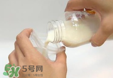 開水沖奶粉會(huì)破壞營(yíng)養(yǎng)嗎？什么水溫沖奶粉好？