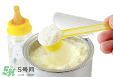 開水沖奶粉會(huì)破壞營(yíng)養(yǎng)嗎？什么水溫沖奶粉好？