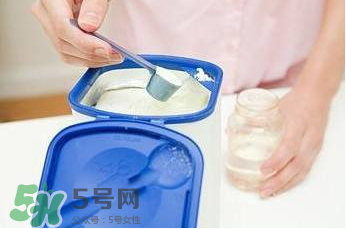 開水沖奶粉會(huì)破壞營(yíng)養(yǎng)嗎？什么水溫沖奶粉好？