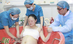 水中分娩是怎樣的？水中分娩與傳統(tǒng)分娩的區(qū)別有哪些？