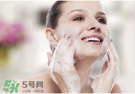敏感肌膚一天洗幾次臉？敏感肌膚洗臉用冷水還是熱水