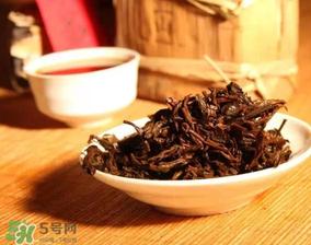 普洱茶發(fā)霉了怎么處理？普洱茶發(fā)霉了還能喝嗎？