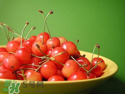 哺乳期能吃櫻桃嗎？哺乳期吃櫻桃寶寶會上火嗎？