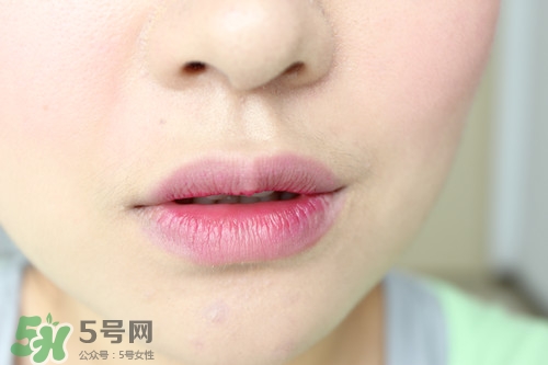 染唇液怎么用？染唇液使用方法