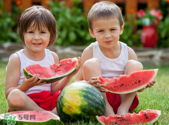 寶寶發燒時能吃西瓜嗎？寶寶咳嗽能不能吃西瓜？