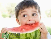 寶寶發燒時能吃西瓜嗎？寶寶咳嗽能不能吃西瓜？