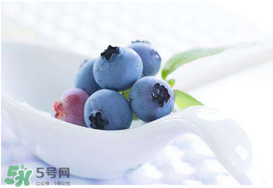 藍莓和牛奶可以一起吃嗎？吃完藍莓可以喝牛奶嗎？