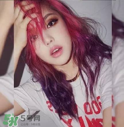 夏天頭發染什么顏色好看 夏天染什么顏色的頭發好看