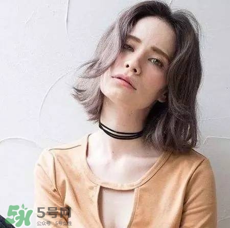 夏天頭發染什么顏色好看 夏天染什么顏色的頭發好看