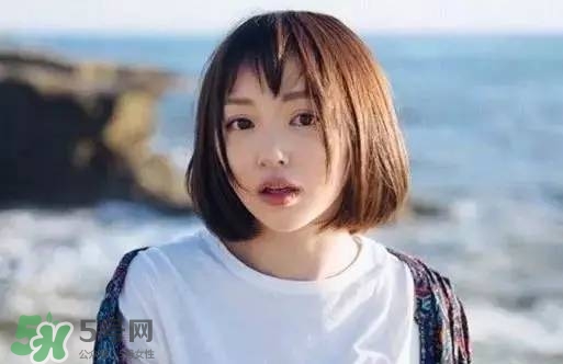 夏天頭發染什么顏色好看 夏天染什么顏色的頭發好看