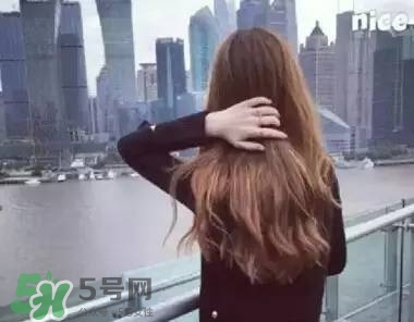 夏天頭發染什么顏色好看 夏天染什么顏色的頭發好看