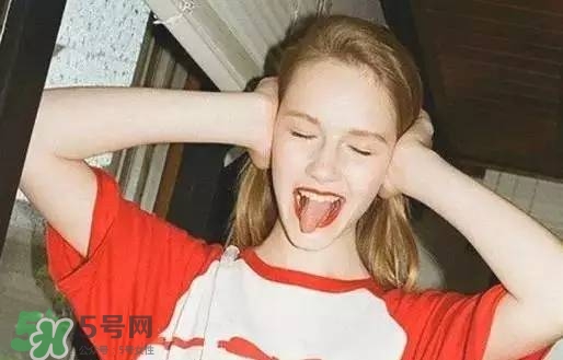 夏天頭發染什么顏色好看 夏天染什么顏色的頭發好看