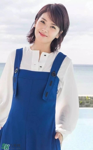 夏天頭發染什么顏色好看 夏天染什么顏色的頭發好看