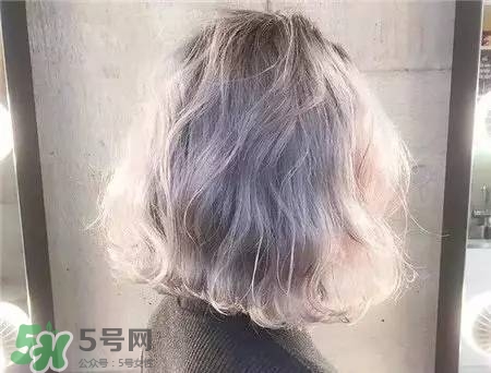夏天頭發染什么顏色好看 夏天染什么顏色的頭發好看