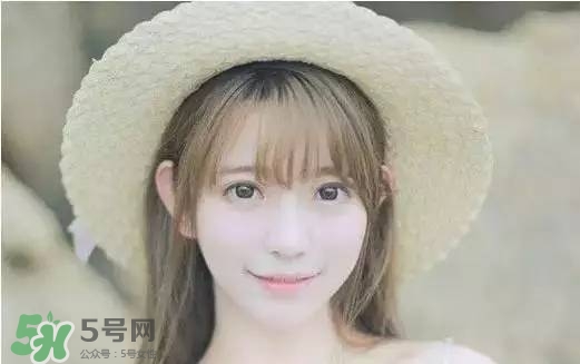 夏天頭發染什么顏色好看 夏天染什么顏色的頭發好看