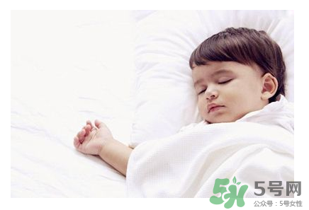 夏天嬰兒房空調(diào)溫度多少合適？有新生兒空調(diào)開(kāi)多少度？