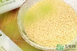 菊花晶可以加奶粉里嗎？菊花晶可以加米粉里嗎