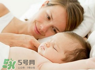 寶寶睡覺突然大哭是什么原因？寶寶睡覺大哭正常嗎？