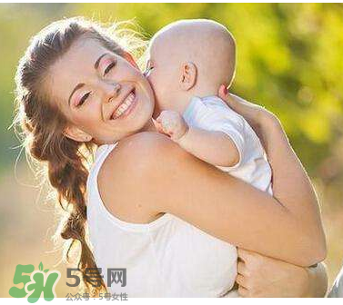 孕婦洗頭可以用護發素嗎？孕婦洗頭要不要用護發素？
