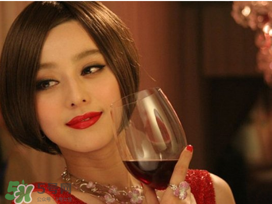 藍莓酒和葡萄酒哪個好？藍莓酒好還是葡萄酒好？