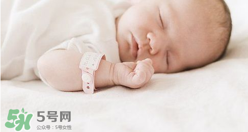 新生兒能用母乳洗臉嗎？新生兒能用母乳擦臉嗎？