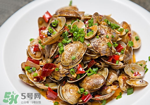 花甲泡了一夜還能吃嗎？花甲泡了一夜吃了會怎樣