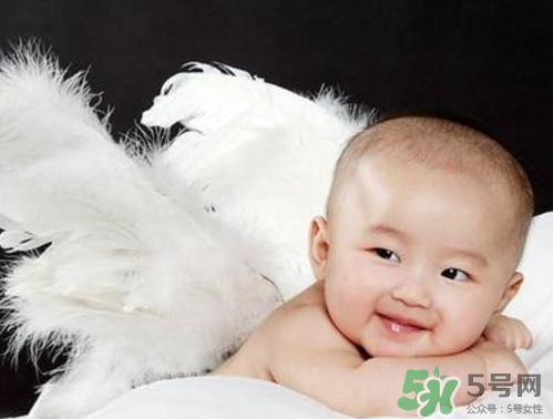 新生兒吃母乳拉稀是怎么回事？新生兒吃母乳拉稀怎么辦？