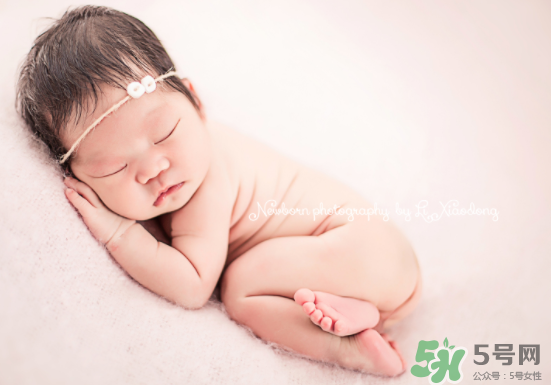 新生兒吃母乳一天拉幾次正常？新生兒吃母乳的排便規(guī)律