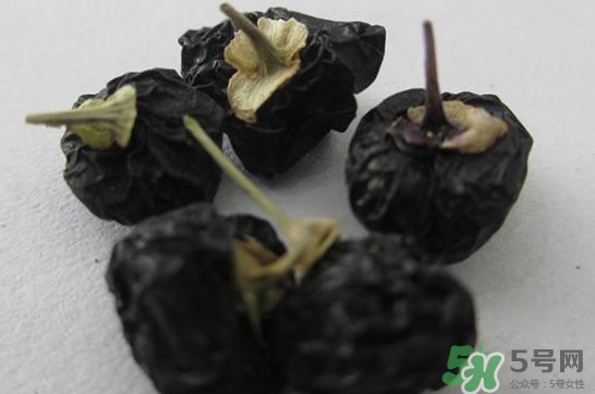 黑枸杞和玫瑰花可以一起泡水喝嗎？玫瑰花黑枸杞泡著喝有什么功效