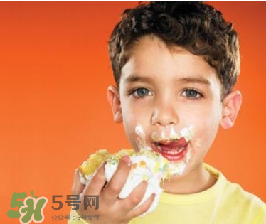 寶寶愛吃甜食智力會下降嗎？兒童愛吃糖會影響智力嗎？