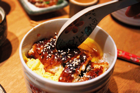 鰻魚飯好吃嗎？鰻魚飯有刺嗎？