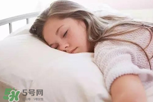 晚上睡覺(jué)趴著睡好嗎？晚上趴著睡覺(jué)有什么壞處