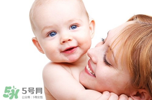 三伏天坐月子可以洗澡嗎？三伏天坐月子可以穿短袖嗎？