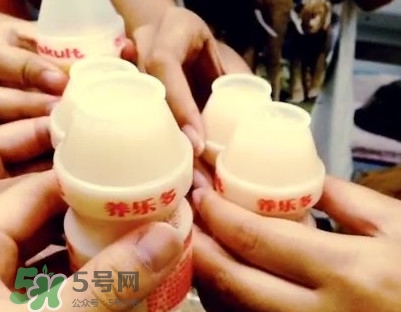 養樂多為什么沒有吸管？養樂多為什么那么貴