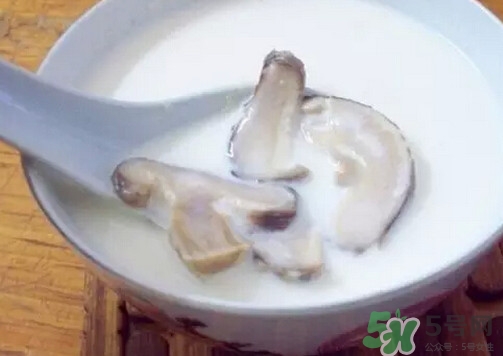 牛奶燉香菇可以治鼻炎嗎？牛奶燉香菇吃了有什么作用？