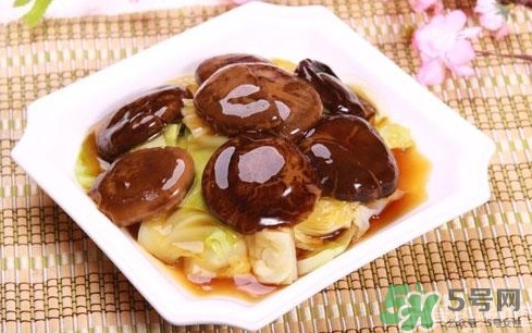 牛奶燉香菇可以治鼻炎嗎？牛奶燉香菇吃了有什么作用？