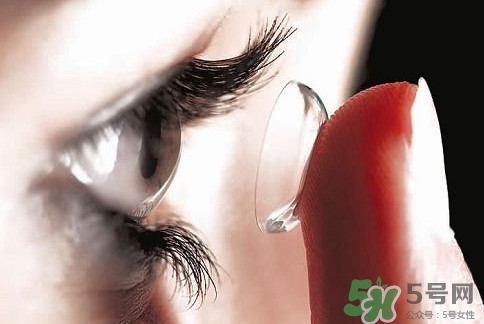 隱形眼鏡一天能戴多久？隱形眼鏡多久更換一次？
