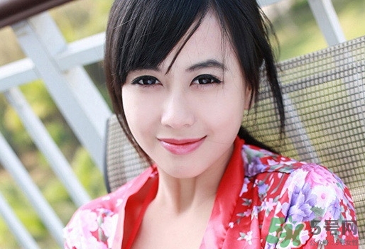 睡覺起來(lái)掉頭發(fā)正常嗎_為什么睡覺起來(lái)掉頭發(fā)