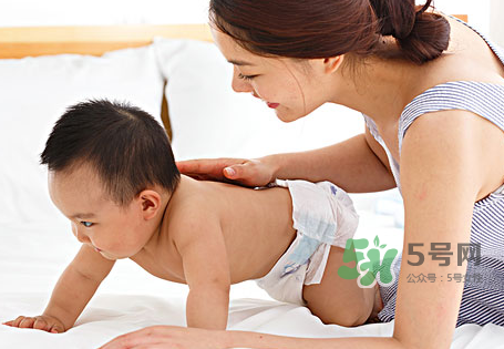 剖腹產后催乳按摩方法 剖腹產怎么催乳好？