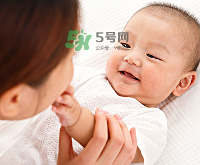 剖腹產后催乳按摩方法 剖腹產怎么催乳好？